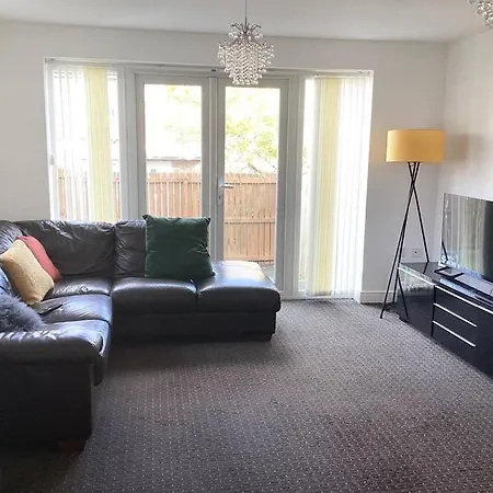 Lovelyhome4 Family & Contractors Leeds (West Yorkshire)