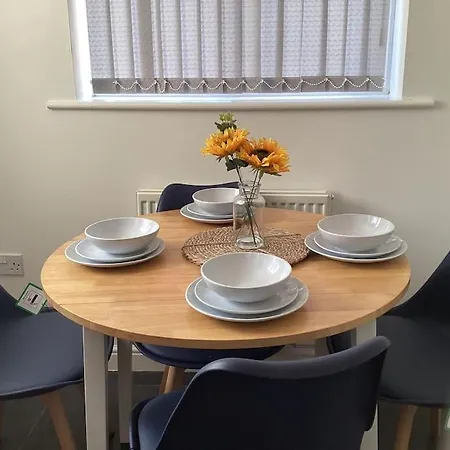 Lovelyhome4 Family & Contractors Leeds Holiday home