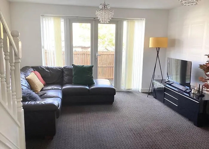 Lovelyhome4 Family & Contractors Leeds (West Yorkshire)