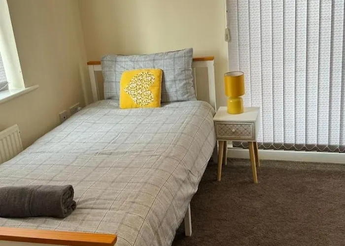 Будинок відпочинку Lovelyhome4 Family & Contractors Лідс