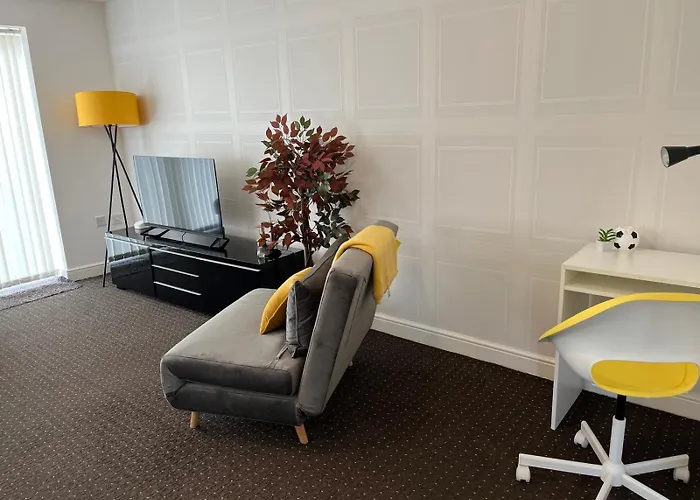 Lovelyhome4 Family & Contractors * Leeds (West Yorkshire)